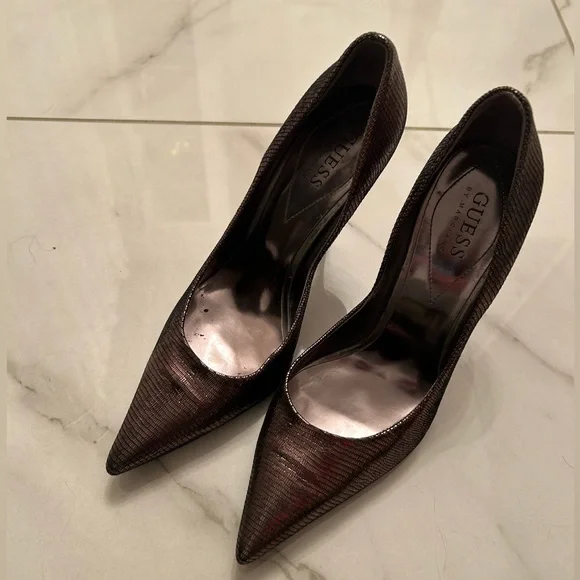 GUESS Pointed Toe Heels - Picture 1 of 3